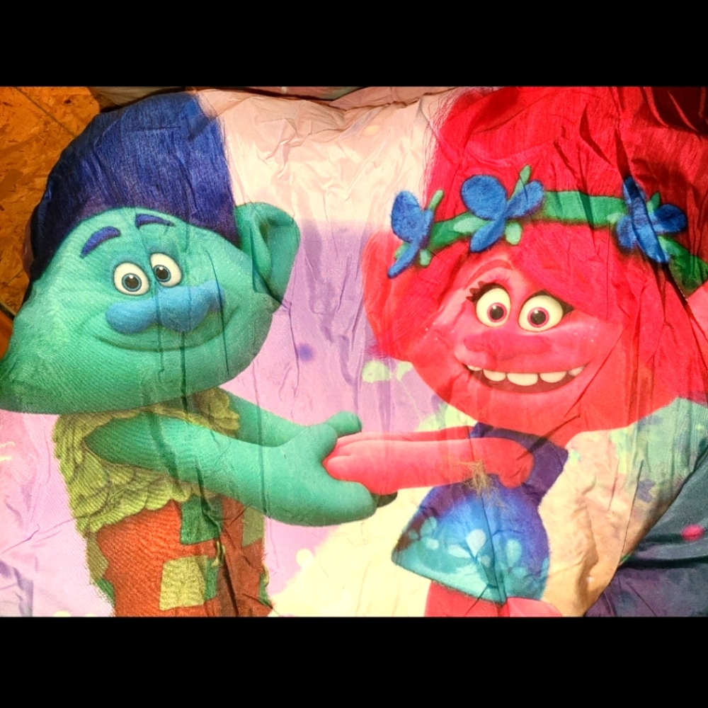 Trolls twin size comforter